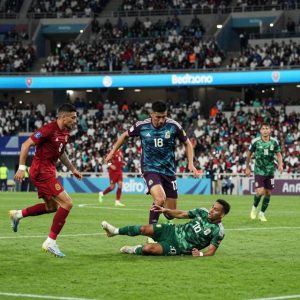 Anh quật ngã chủ nhà Mexico trong trận cầu điên rồ tại Azteca